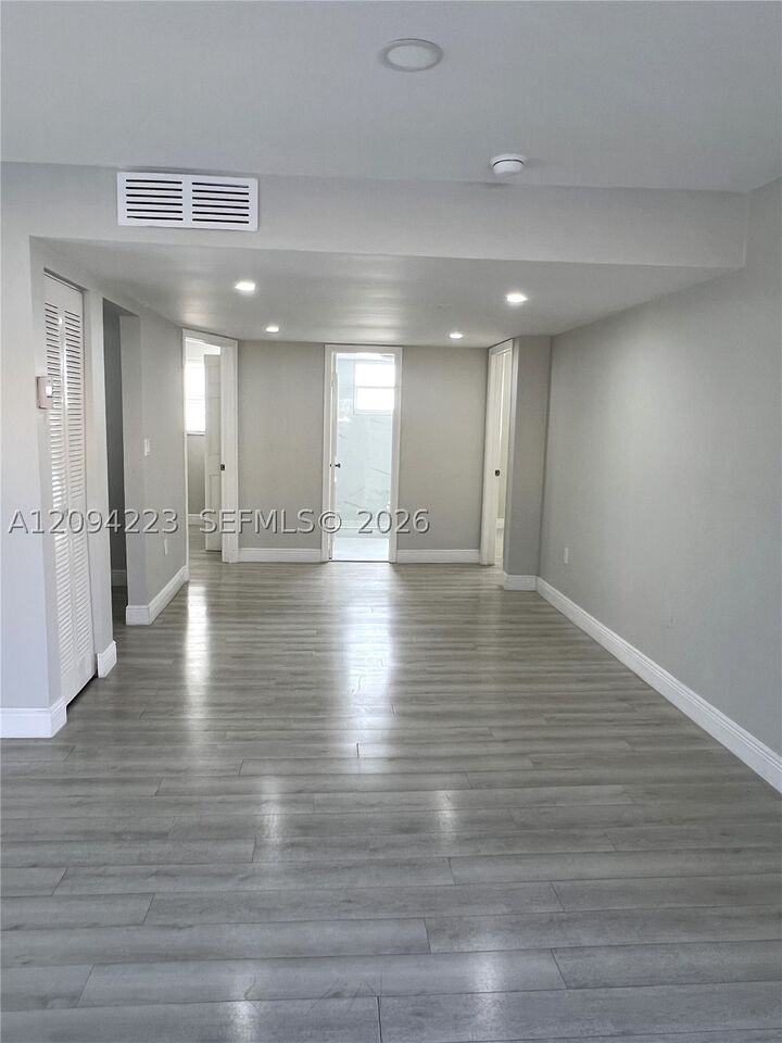 Property Photo:  1605 Pennsylvania Ave 304  FL 33139 