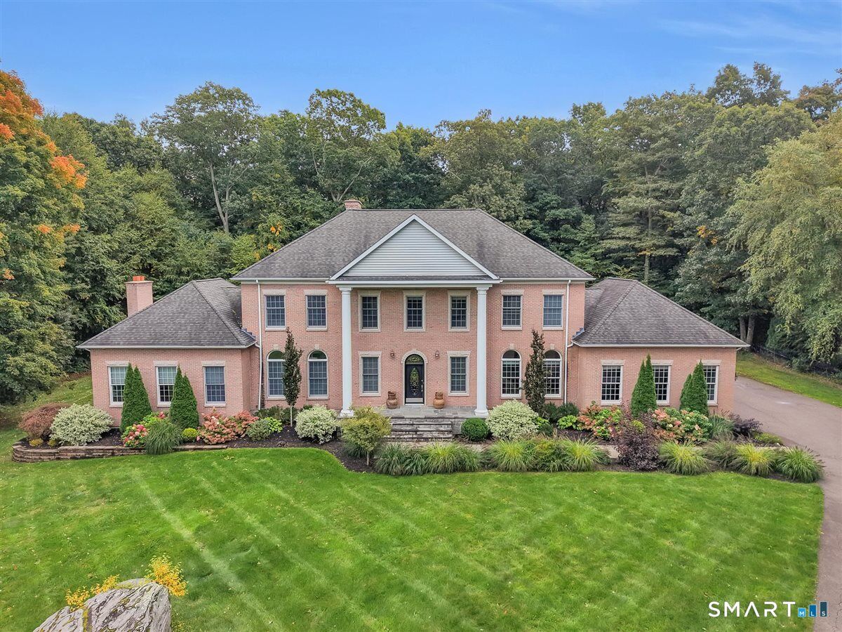 Property Photo:  52 Country Club Road  CT 06043 