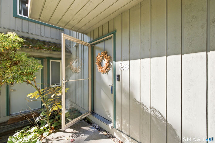 Property Photo:  2 Talcott Glen Road E  CT 06032 