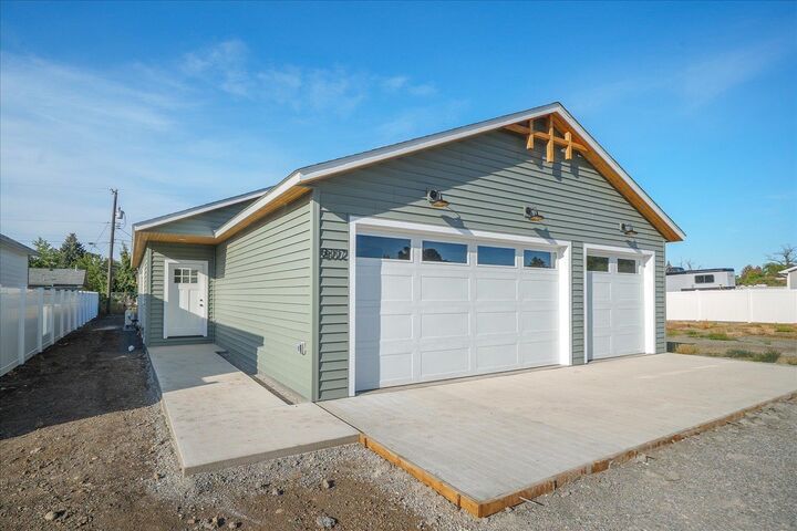 Property Photo: 8117 E Baldwin Ave WA 99212