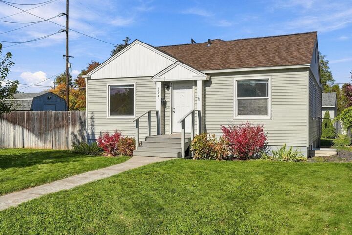 Property Photo:  1503 E Glass Ave  WA 99207 