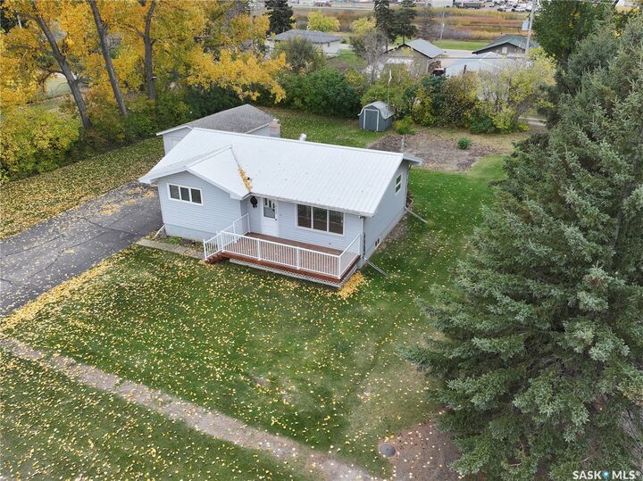 Property Photo:  512 2nd Avenue  SK S0A 3J0 