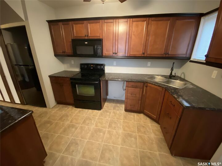 Property Photo:  277 Fourth Avenue N  SK S3N 1B3 