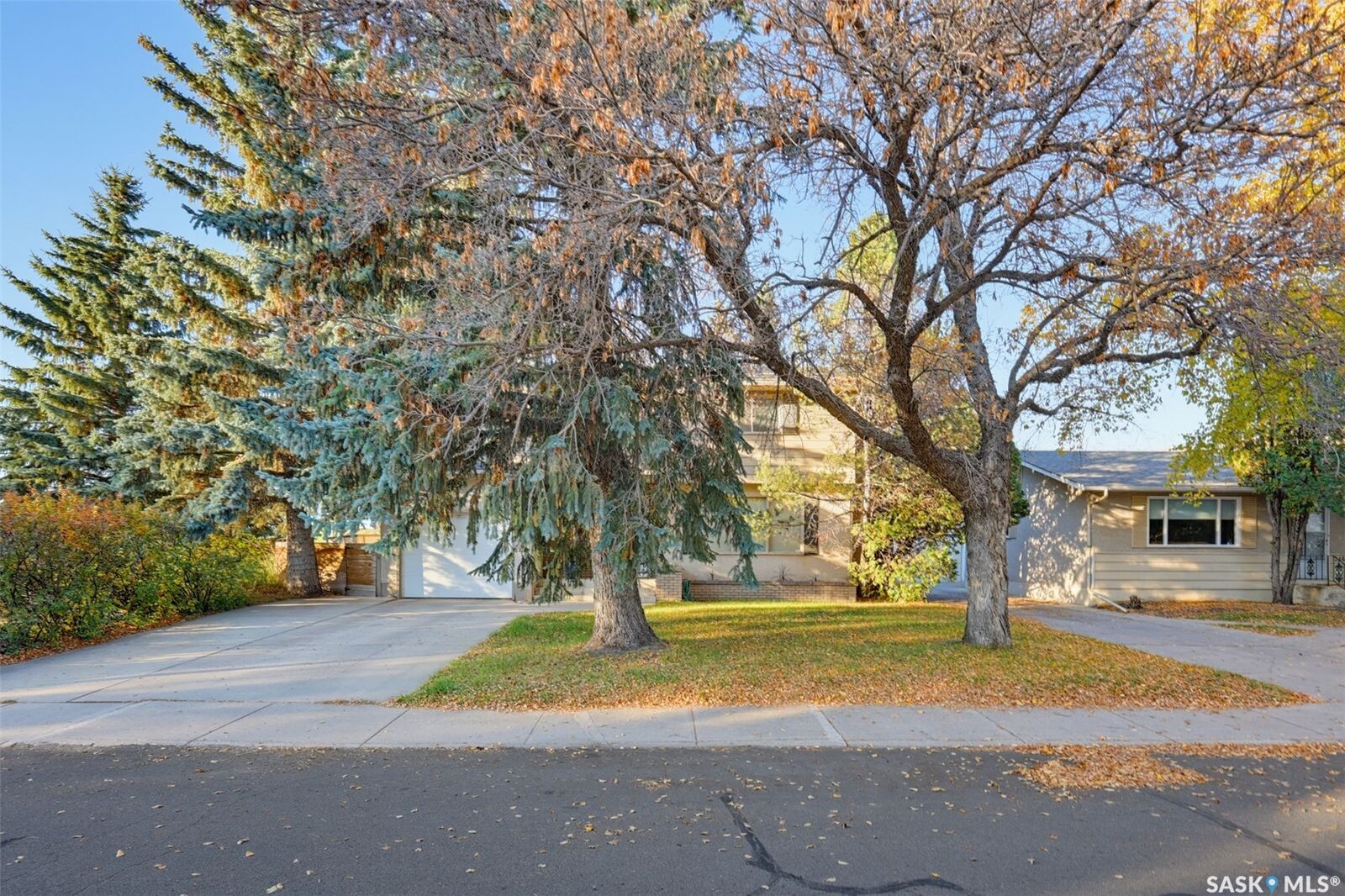 Property Photo: 2457 Eastview SK S7J 3E8