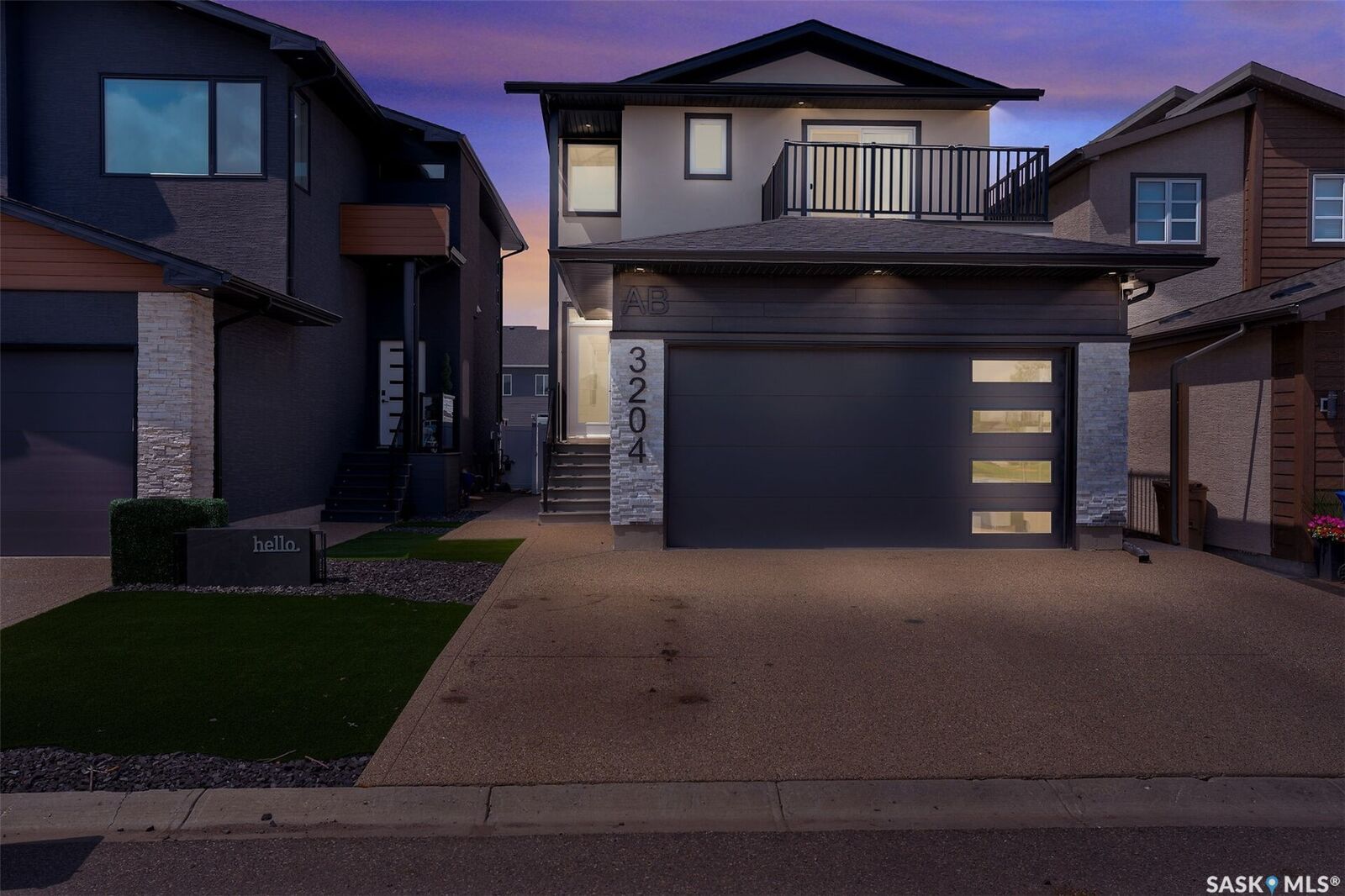 Property Photo: 3204 Crosbie Crescent SK S4V 3S4