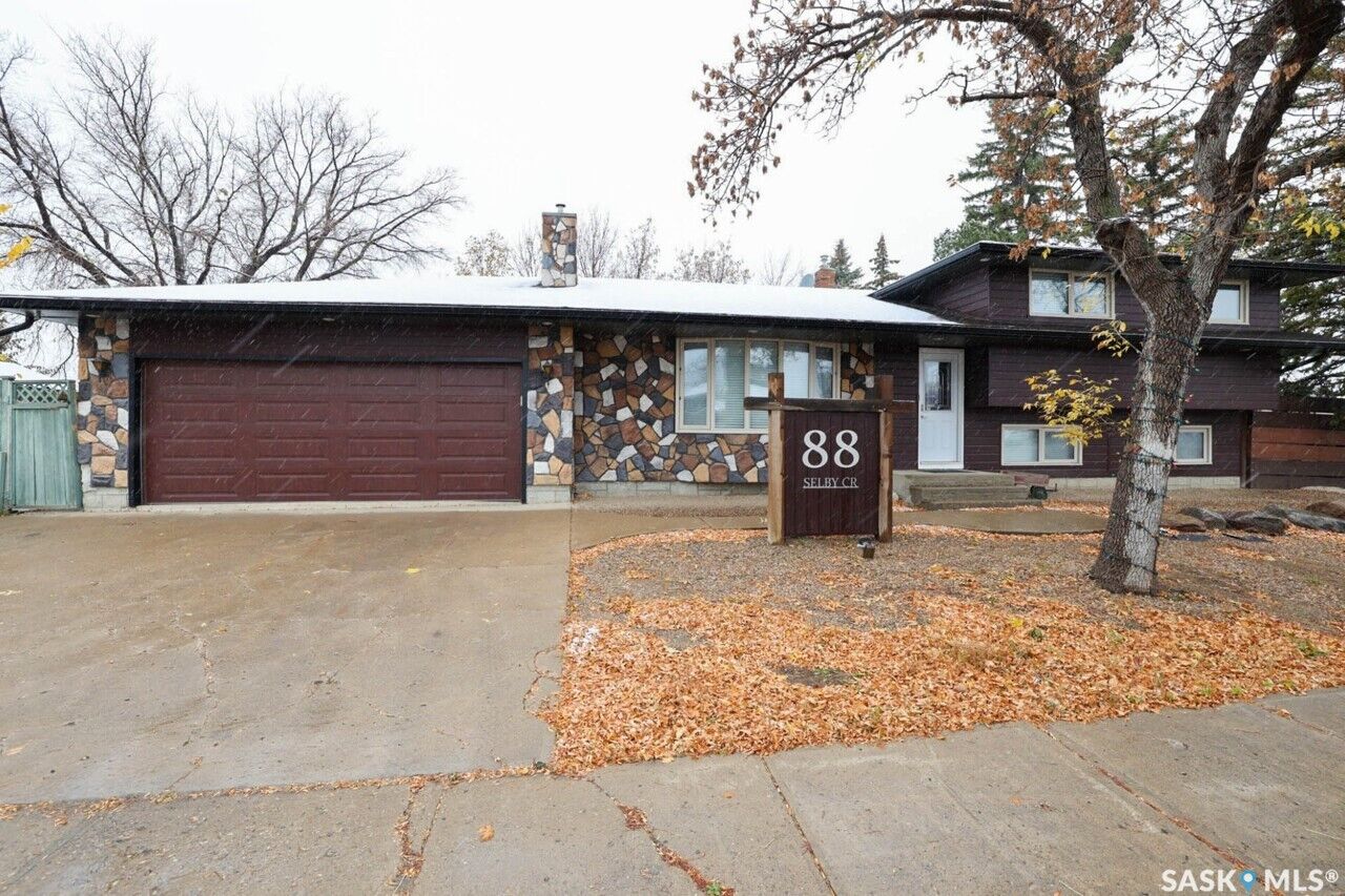Property Photo:  88 Selby Crescent  SK S4T 6W1 