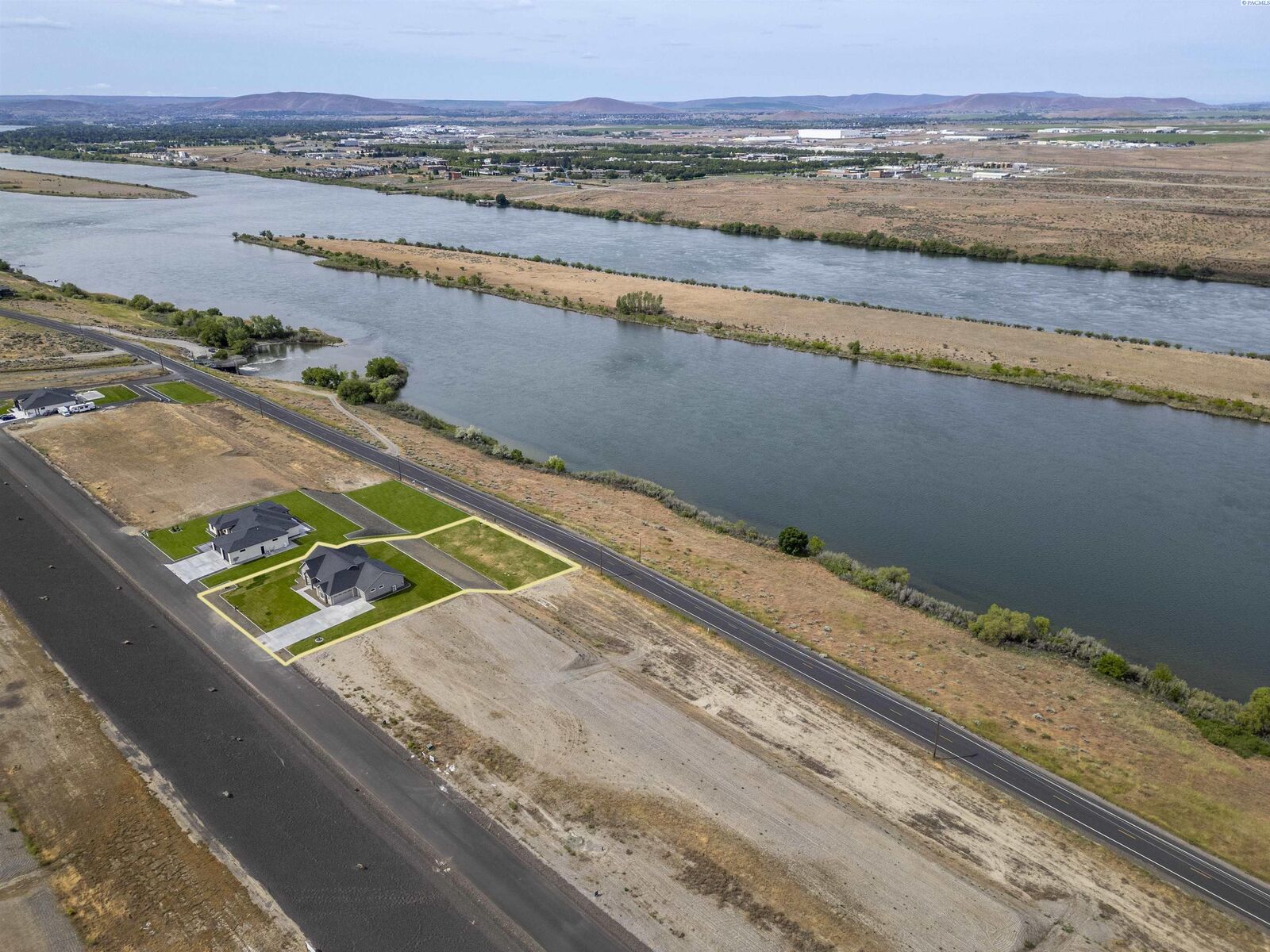 Property Photo:  161 Riviera Drive  WA 99301 