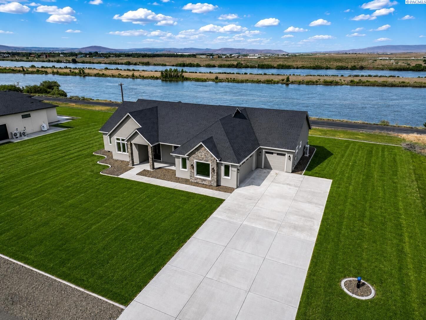 Property Photo: 161 Riviera Drive WA 99301