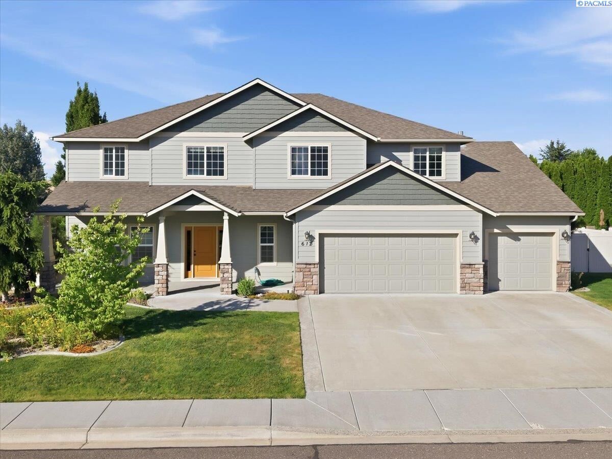 Property Photo: 612 Southwell St WA 99352