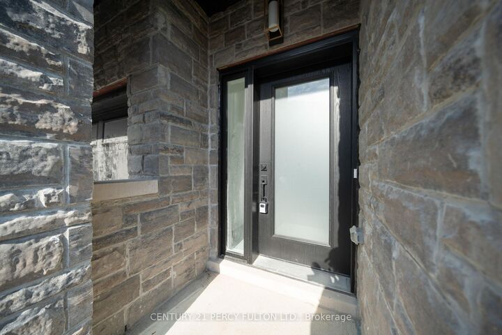 Property Photo: 6635 Clock Court 6 ON L5W 1N2
