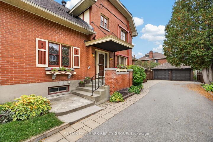 Property Photo: 418 Hamilton Avenue S ON K1Y 1E3