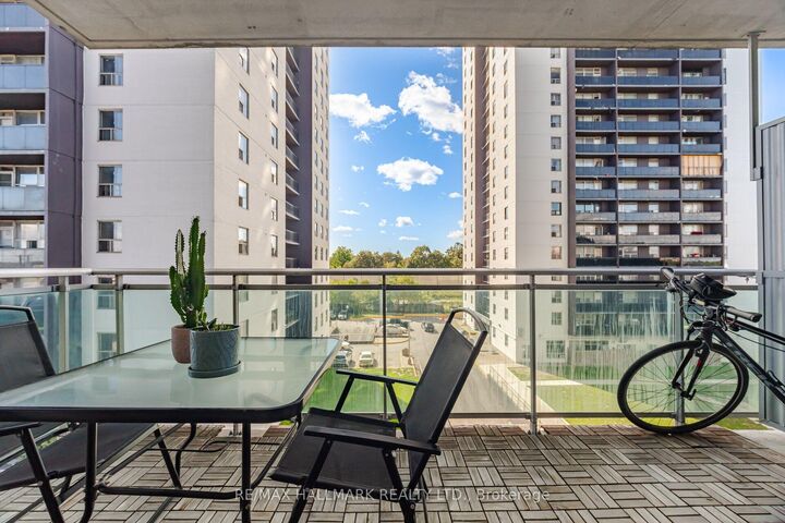 Property Photo:  2464 Weston Road 505  ON M9N 2A2 