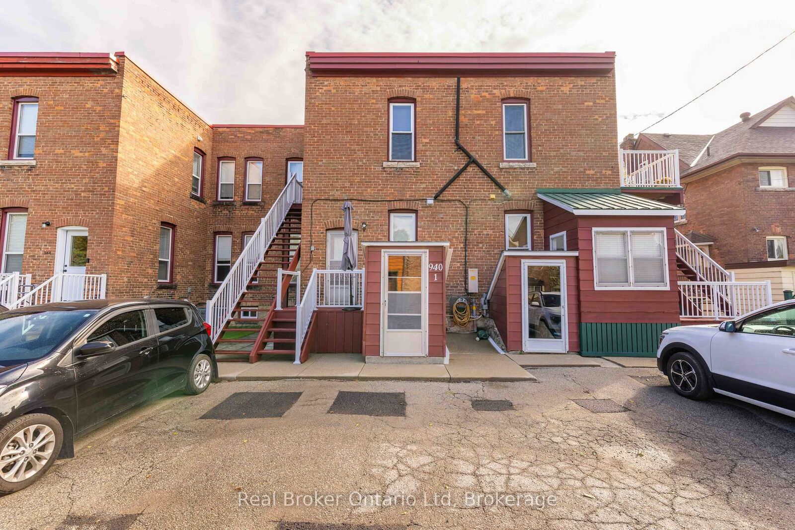 Property Photo:  940 5th Avenue E  ON N4K 2S2 