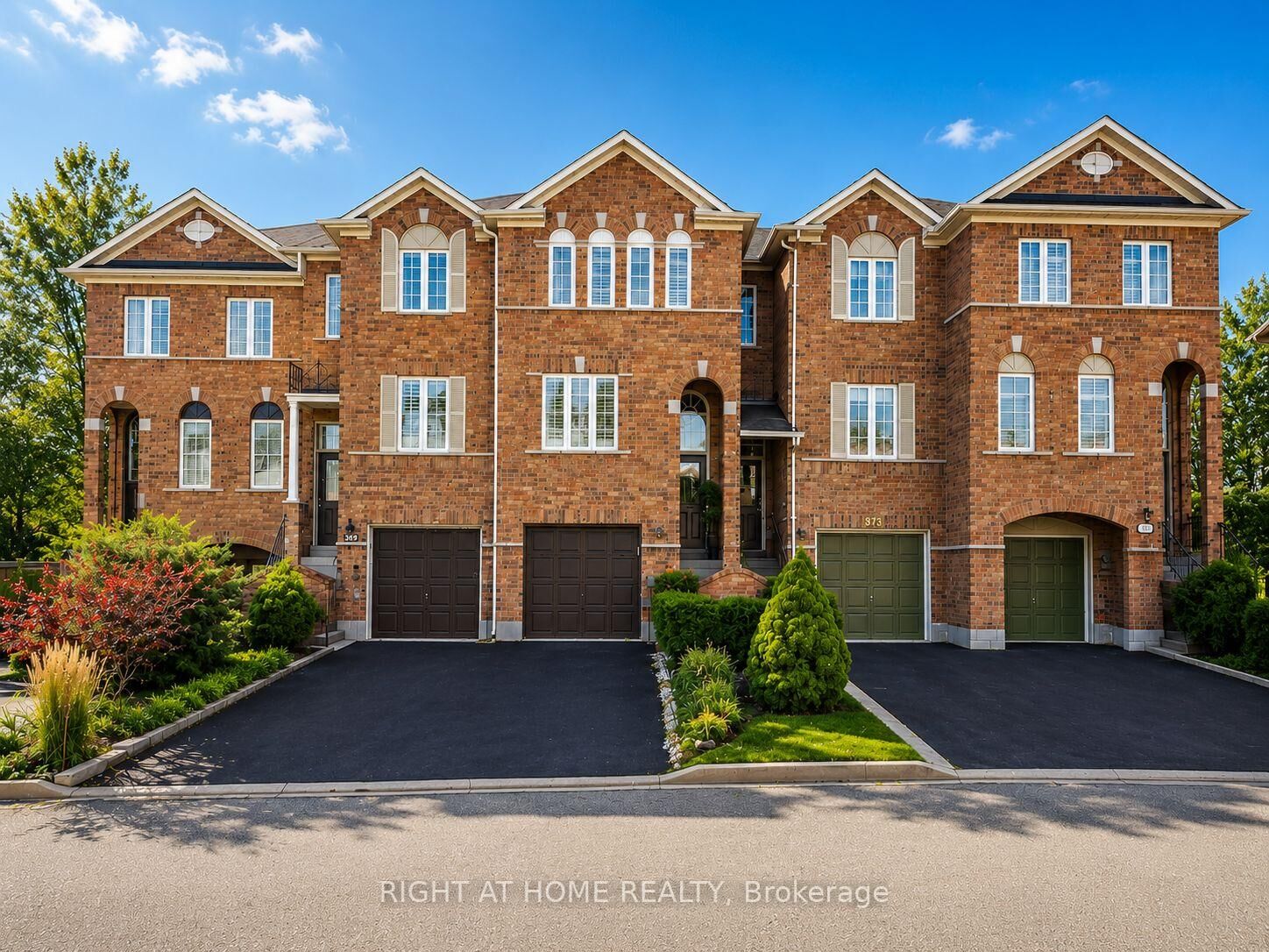 Property Photo:  371 Fairgate Way  ON L6H 6Y1 