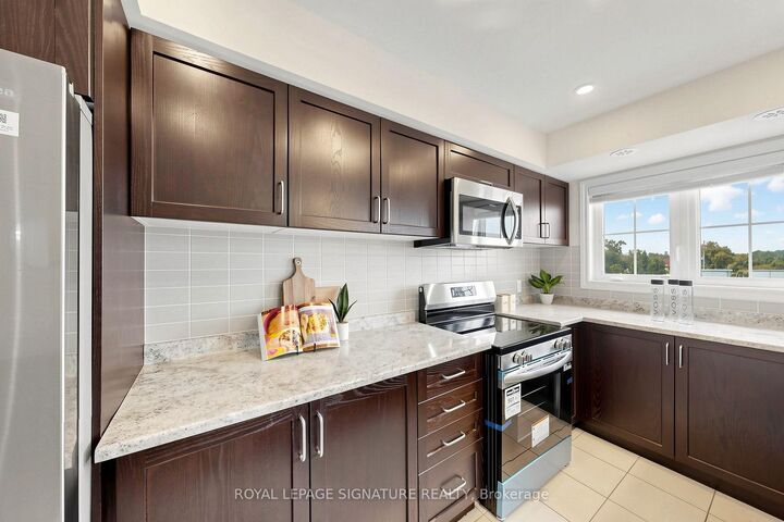 Property Photo:  2441 Greenwich Drive 11  ON L6M 0S3 