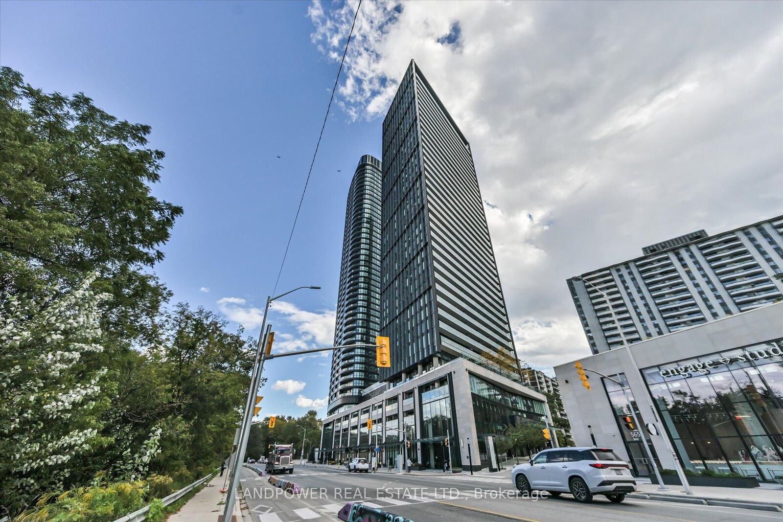 Property Photo:  575 Bloor Street E 3111  ON M4W 0B2 