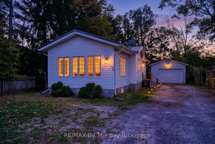 Property Photo:  18 Elm Drive  ON L9Z 2L3 