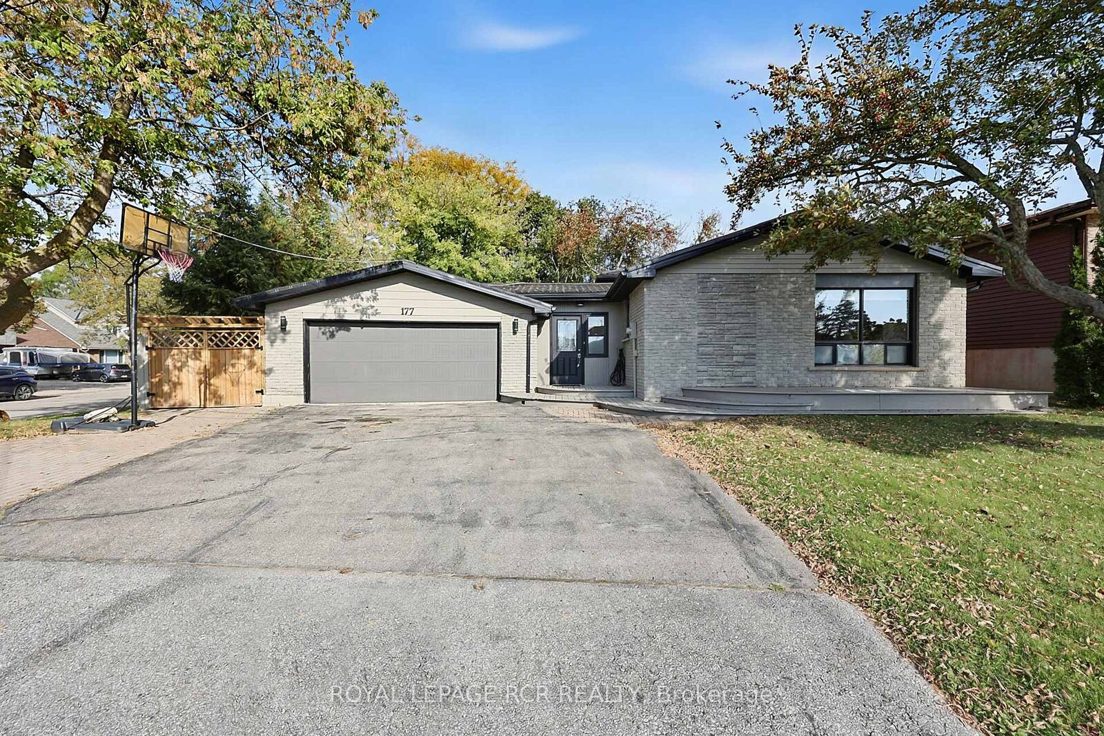 Property Photo:  177 King Street S  ON L9R 0A9 