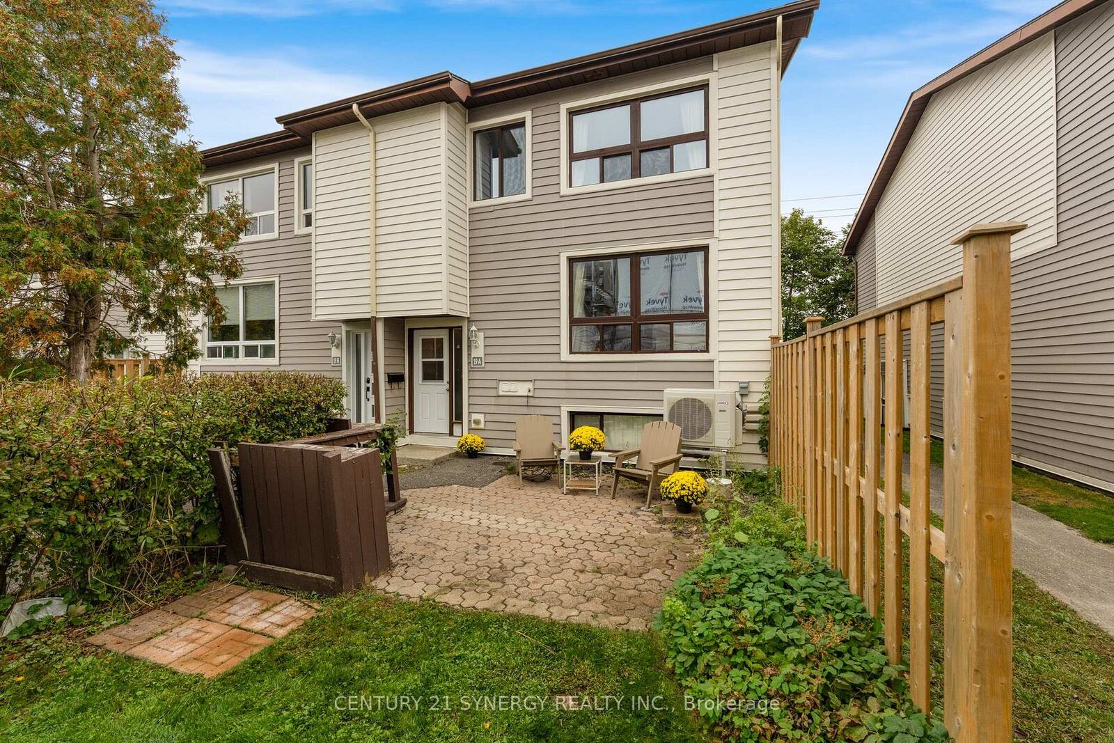 Property Photo:  19 A Banner Road  ON K2H 8T3 