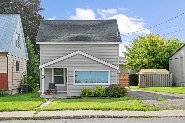 Property Photo:  132 Edward Street S  ON K7S 2X4 