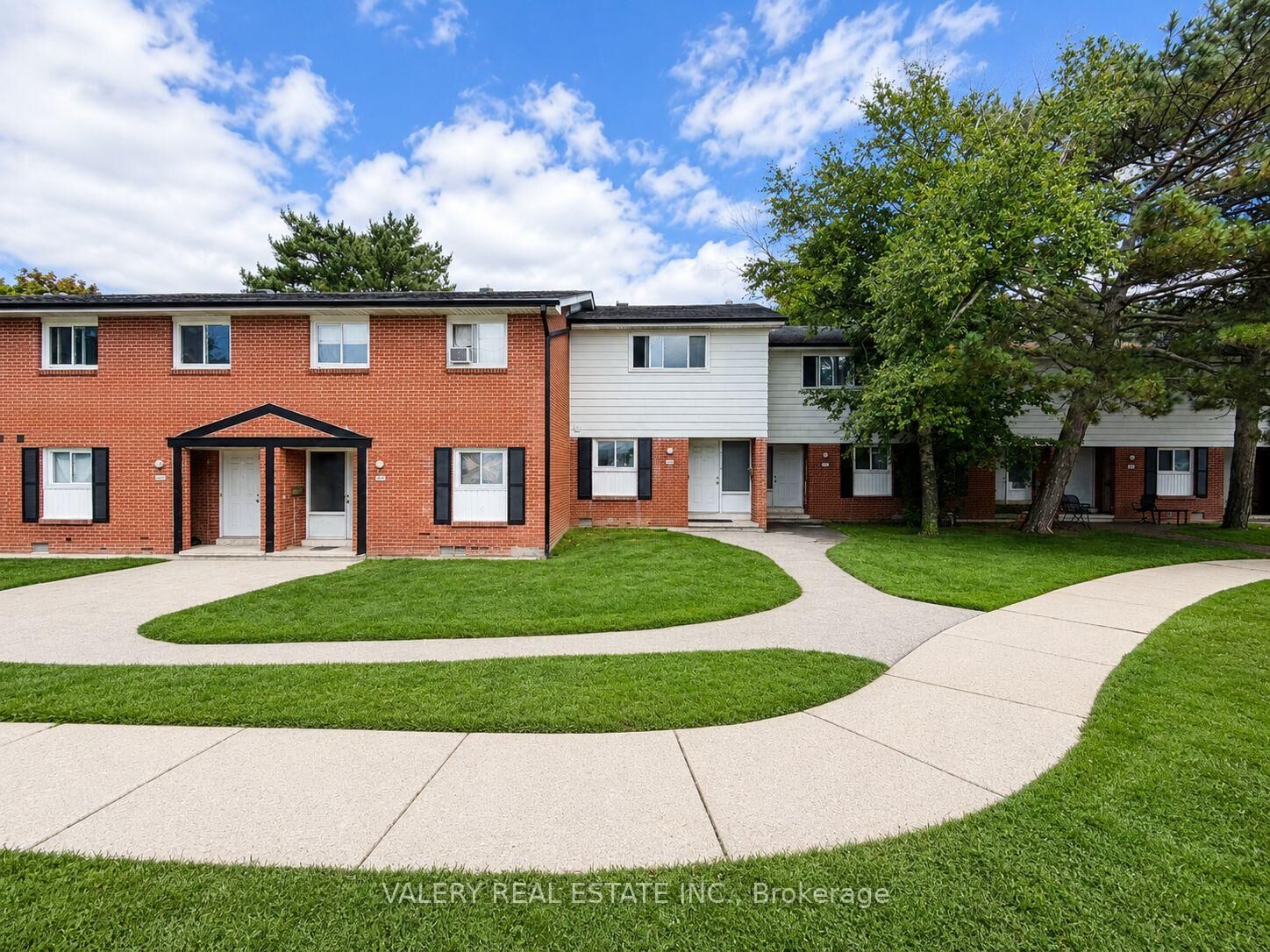 Property Photo:  518 Sunnydale Place A  ON N2L 4T1 