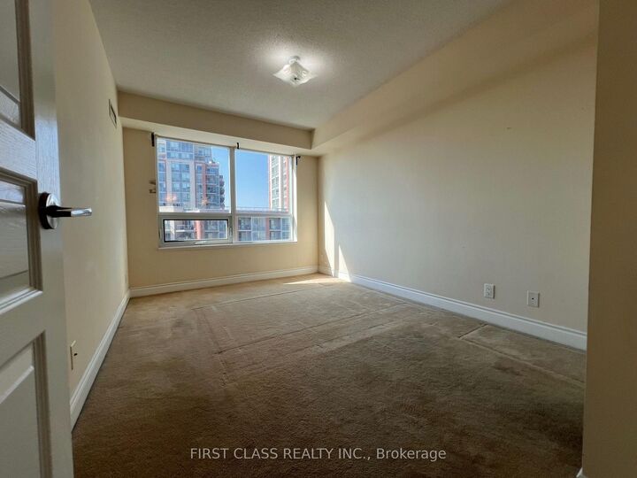 Property Photo: 75 South Town Centre Boulevard 707 ON L6G 0B3