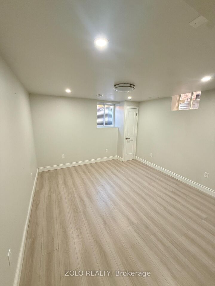 Property Photo:  21 Cattail Crescent Basement  ON L8B 1Z6 