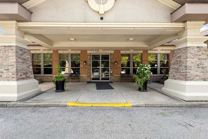 Property Photo:  100 Burloak Drive 2416  ON L7L 6P6 