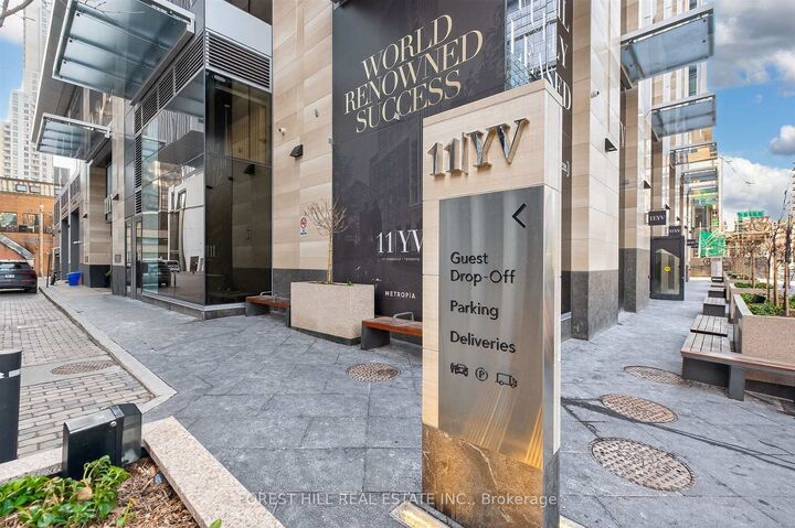 Property Photo:  11 Yorkville Avenue Ph02  ON M4W 0B7 