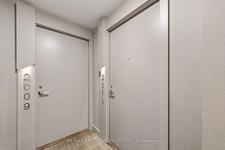 Property Photo:  6 Sonic Way N2010  ON M3C 0P1 
