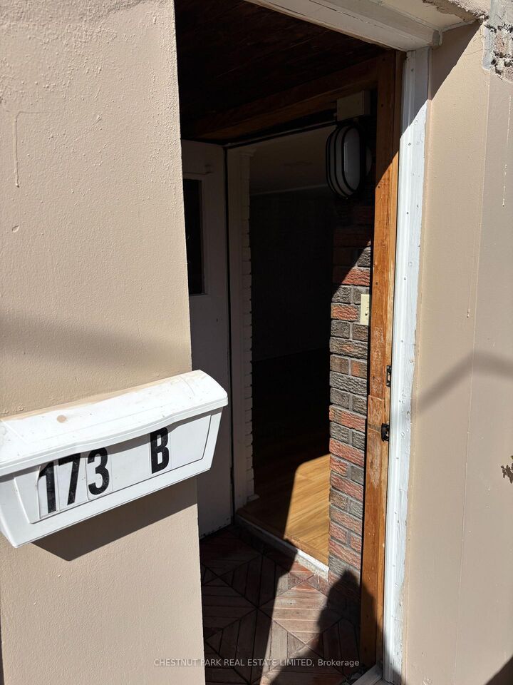 Property Photo:  173 Chambers Avenue Lower  ON M6N 3M5 