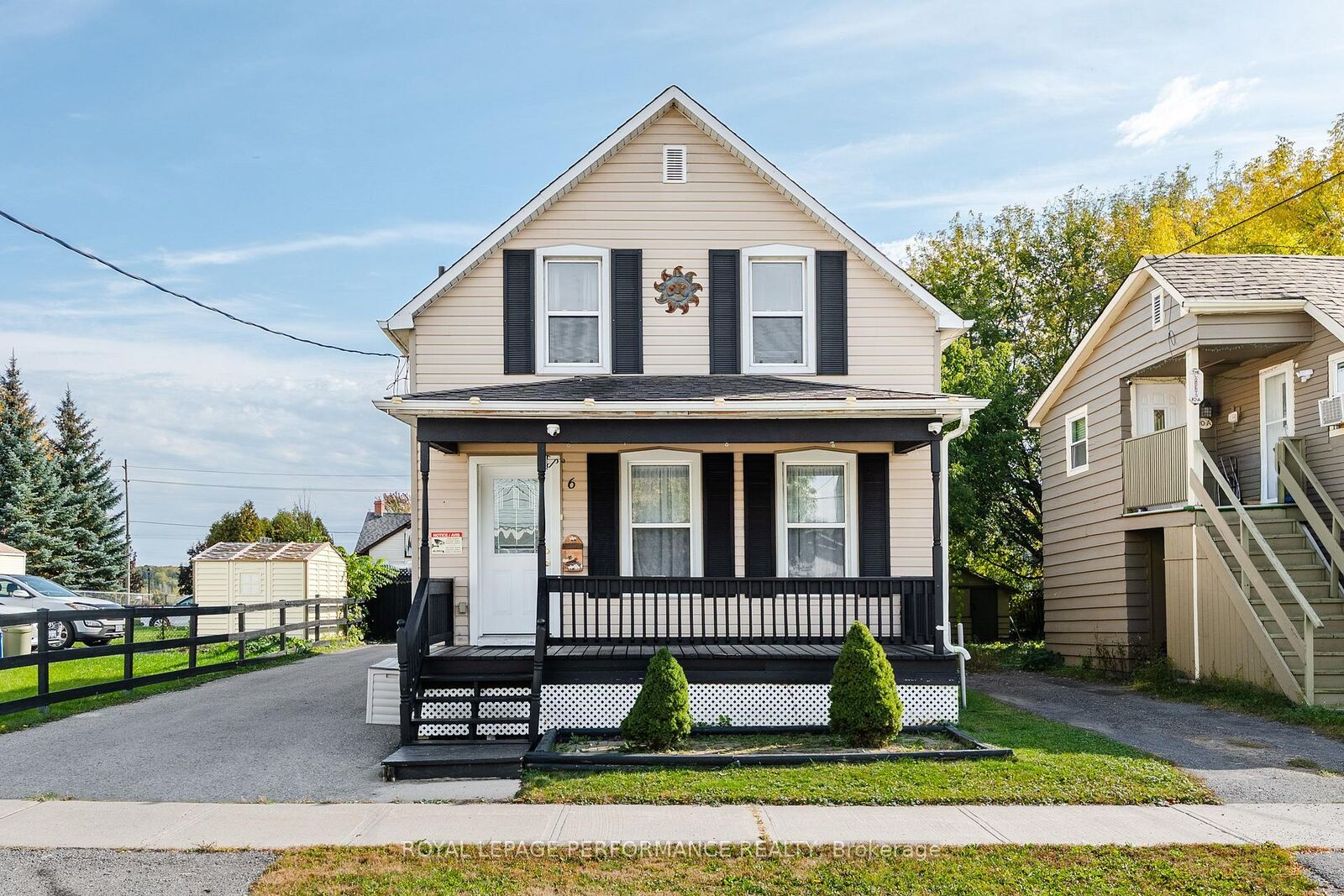 Property Photo:  6 Whitehead Street  ON K6H 1M3 