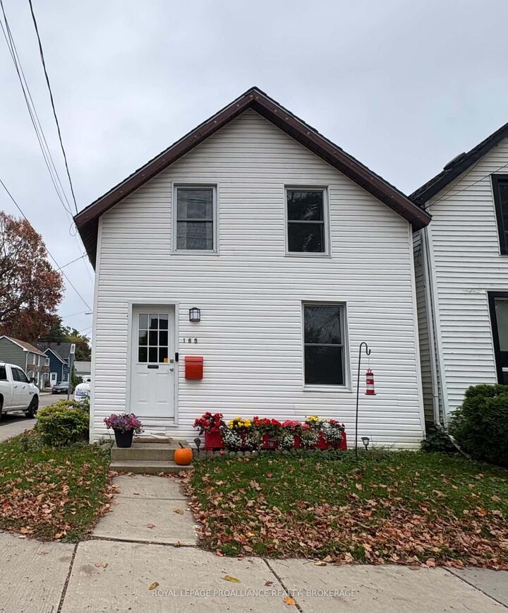 Property Photo: 165 Pearl Street W ON K6V 4C9