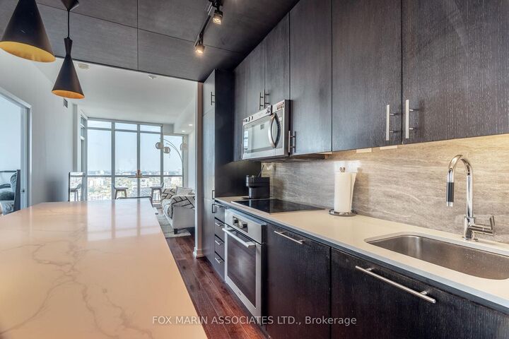Property Photo:  15 Iceboat Terrace Ph12  ON M5V 4A5 
