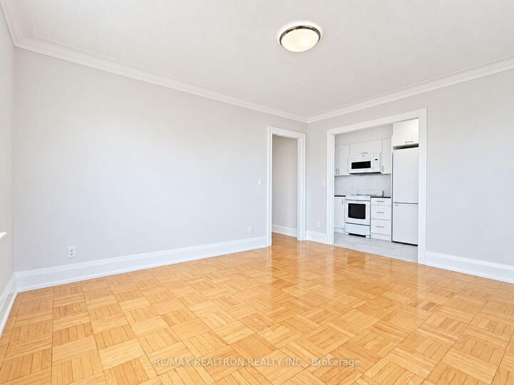 Property Photo:  398 Avenue Road 528  ON M4V 2H4 