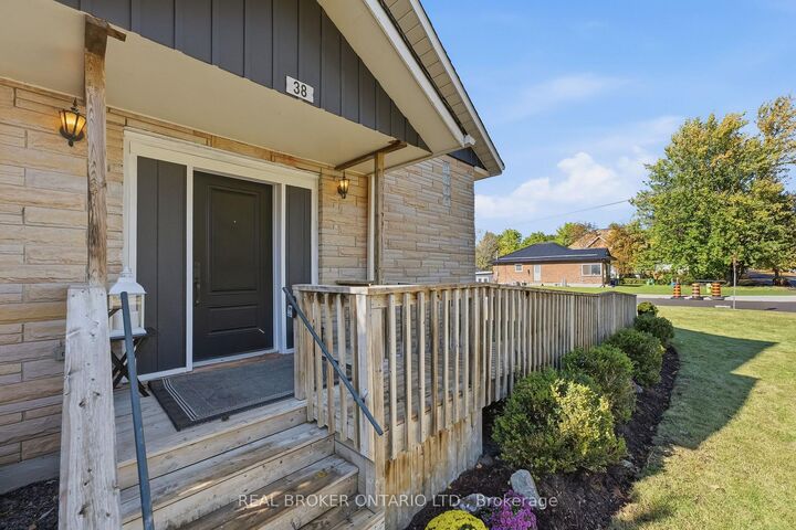 Property Photo:  38 Queen Street  ON K0L 2V0 