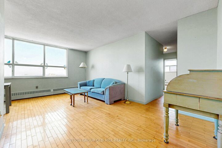 Property Photo:  5 Parkway Forest Drive 1901  ON M2J 1L2 