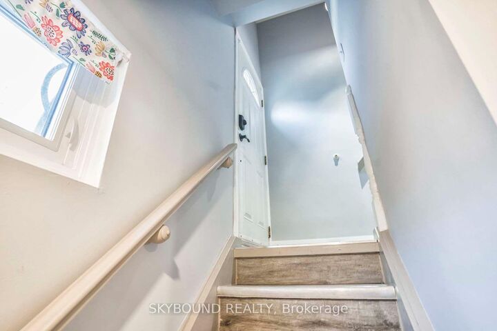 Property Photo:  3614 Holden (Unit 1) Crescent  ON L5A 2V8 