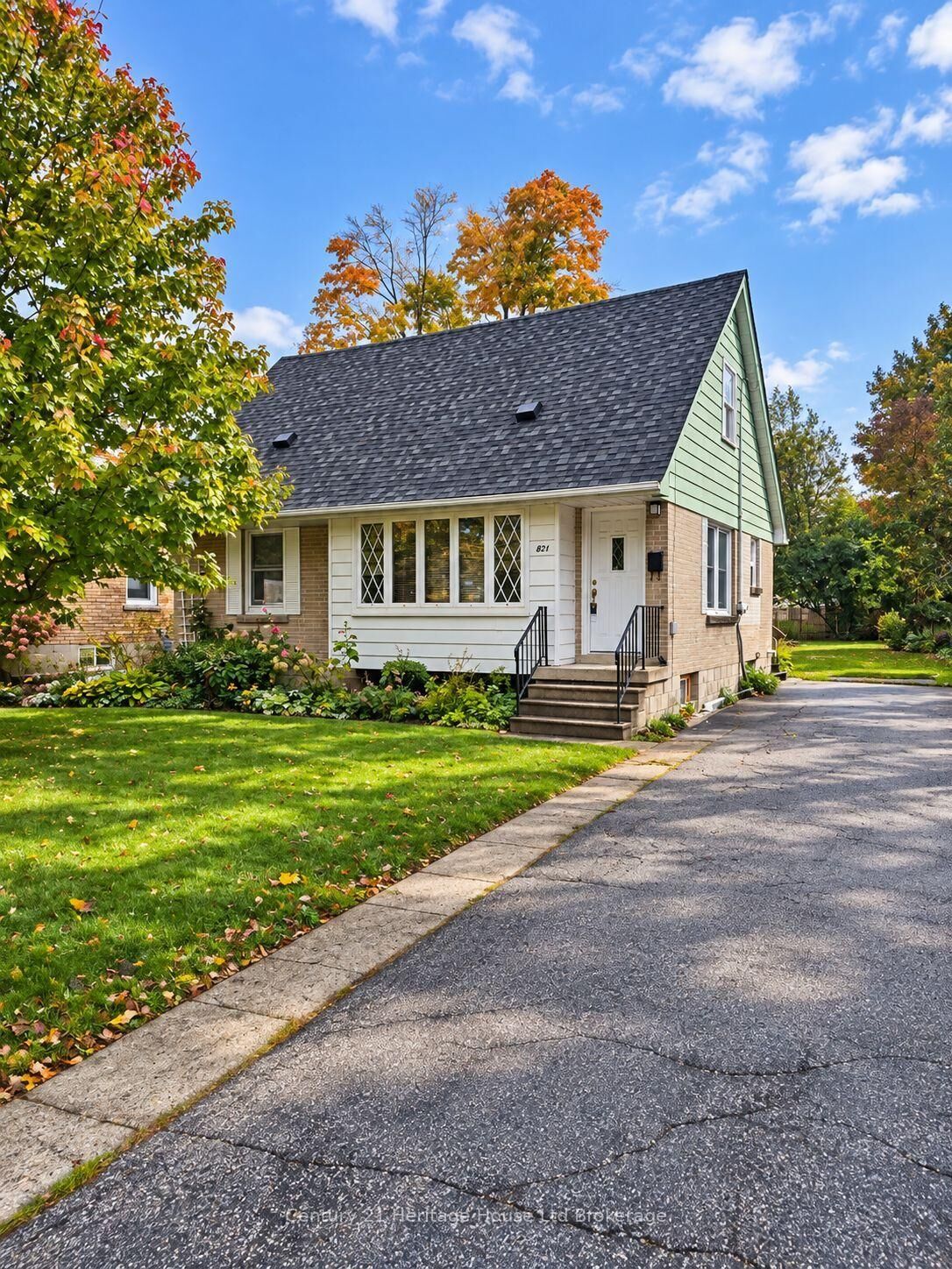 Property Photo:  821 Wilton Crescent  ON N4S 7H4 