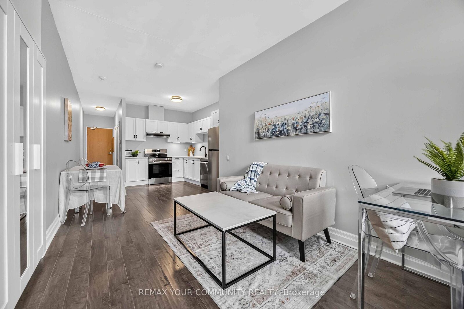 Property Photo:  44 Bond Street W 101  ON L1G 6R2 
