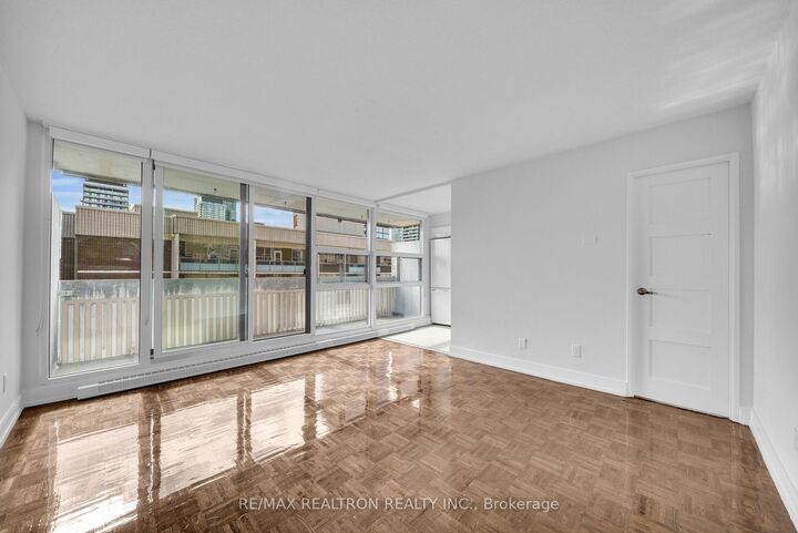 Property Photo:  33 Isabella Street 415  ON M4Y 2P7 