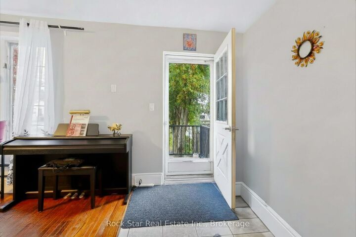 Property Photo:  1162 Northmount Avenue  ON L5E 1X9 