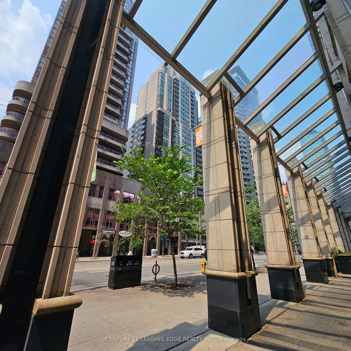 Property Photo:  761 Bay Street 714  ON M5G 2R2 