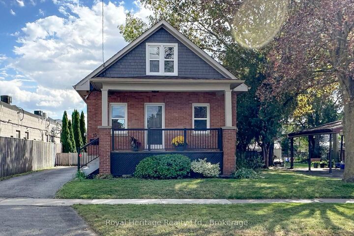 Property Photo:  15 Russett Avenue  ON L1G 3R4 