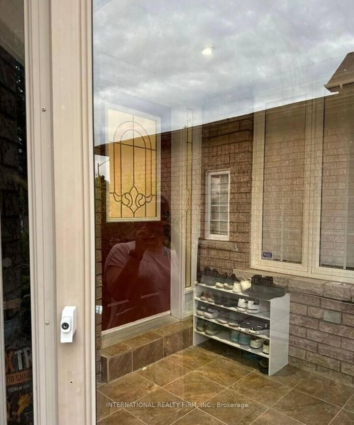 Property Photo:  6 Woodhaven Crescent  ON L4E 3T1 