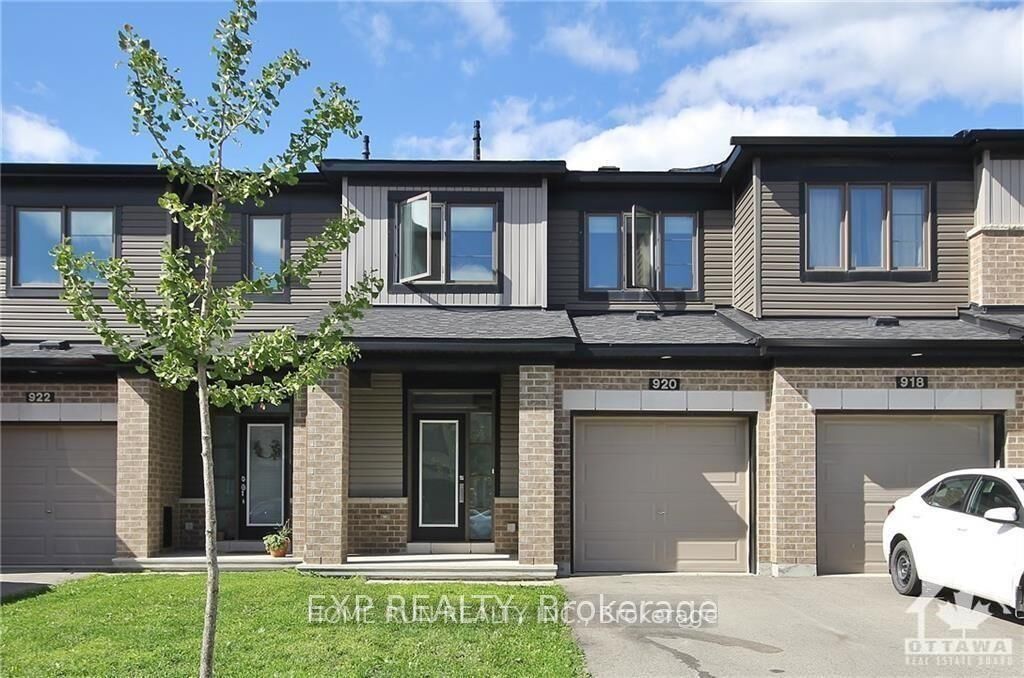 Property Photo:  920 Kilbirnie Drive  ON K2J 6G2 