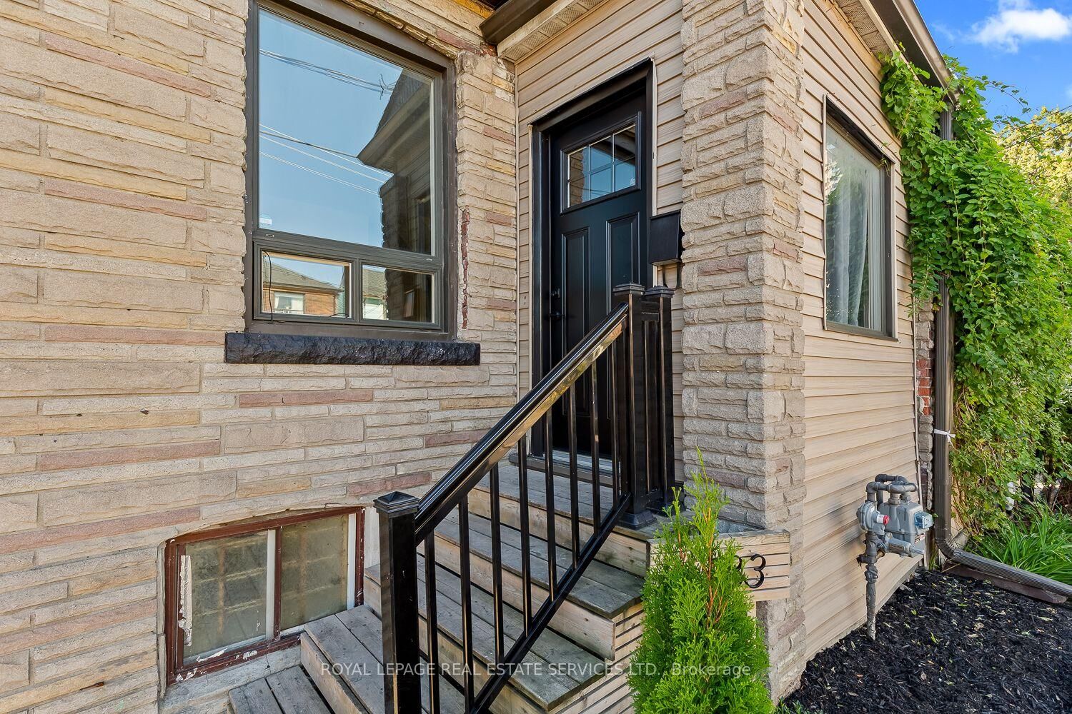 Property Photo:  1333 Dupont Street Main + Basement  ON M6H 2A8 