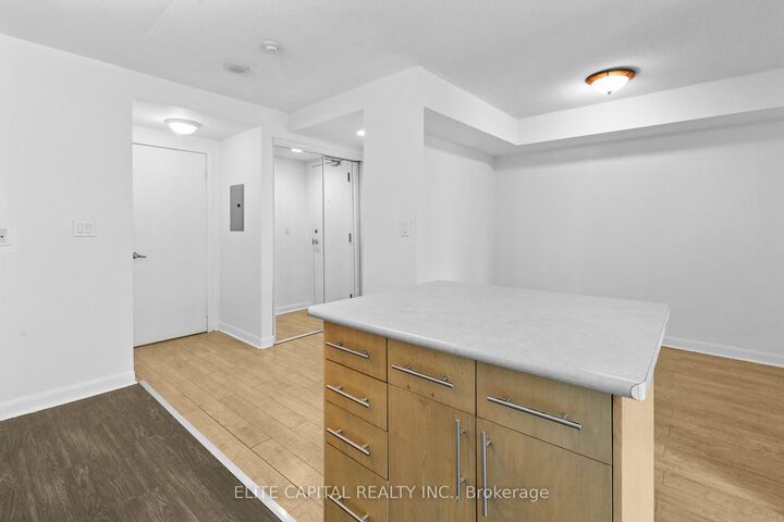 Property Photo:  600 Fleet Street 1311  ON M5V 1B7 