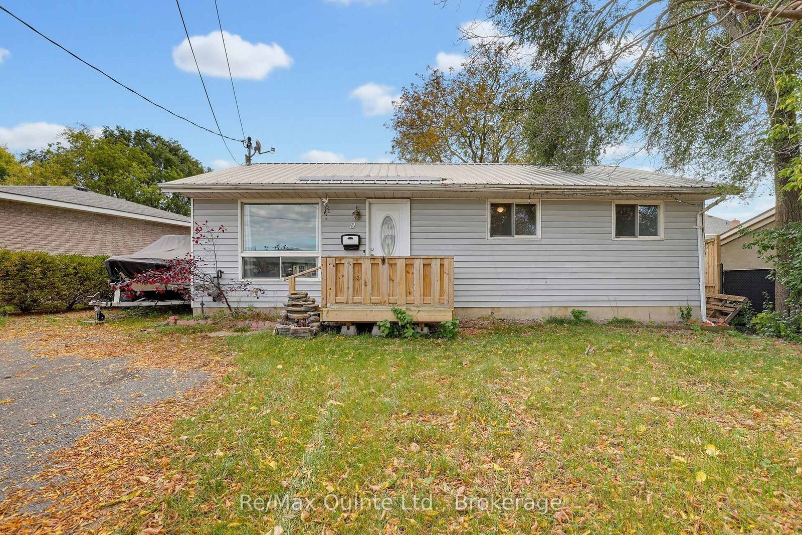 Property Photo:  9 McFarland Drive  ON K8N 2X5 
