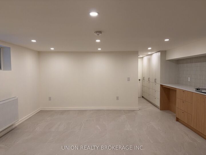 Property Photo:  53 Wineva Avenue Lower  ON M4E 2T1 